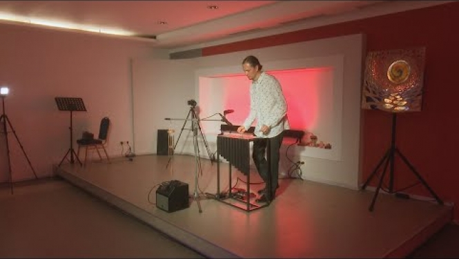 Izstādē “Stikla skaņas” Līvānos prezentē unikālu stikla mūzikas instrumentu