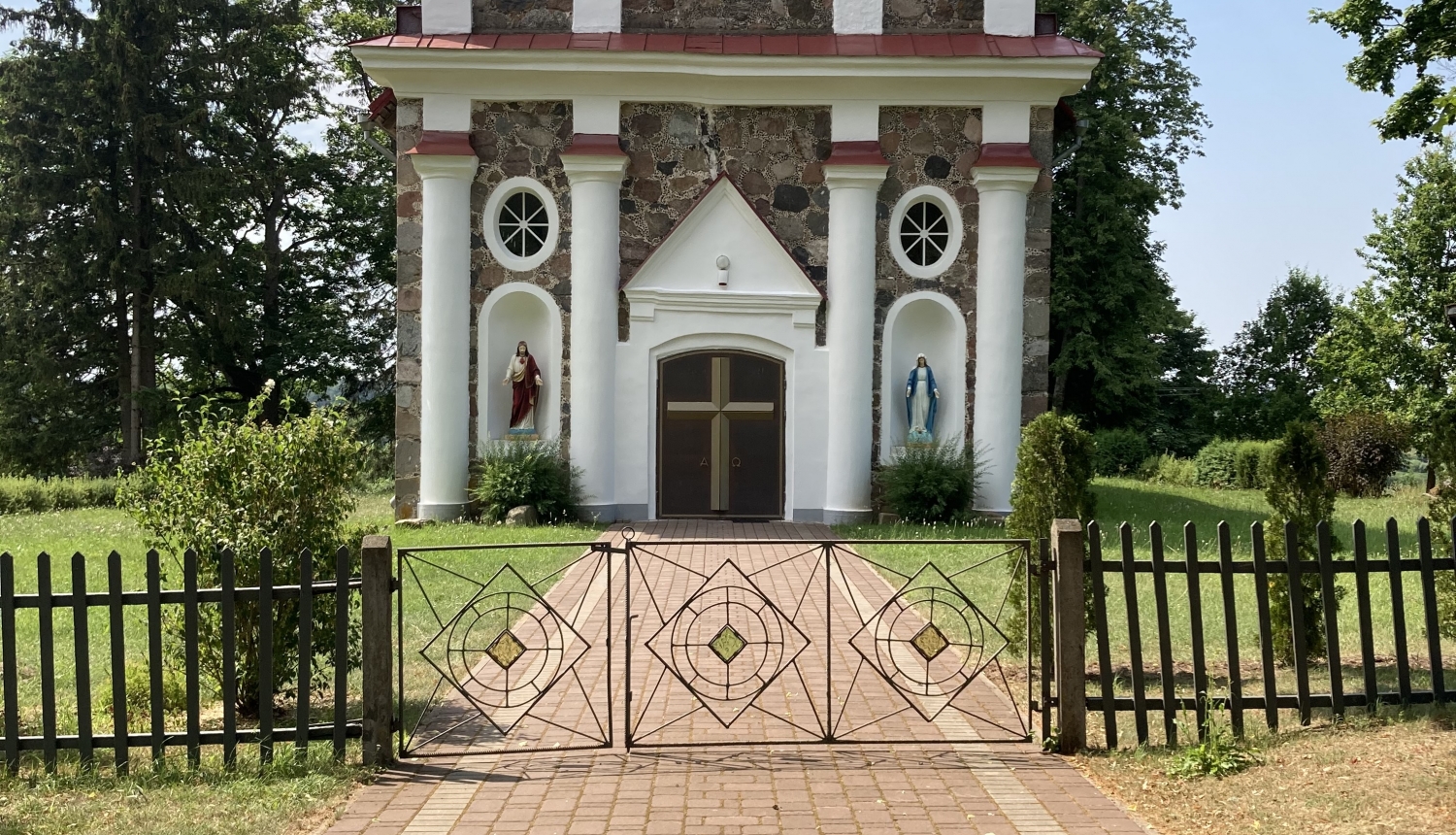 Madaliņas baznīca